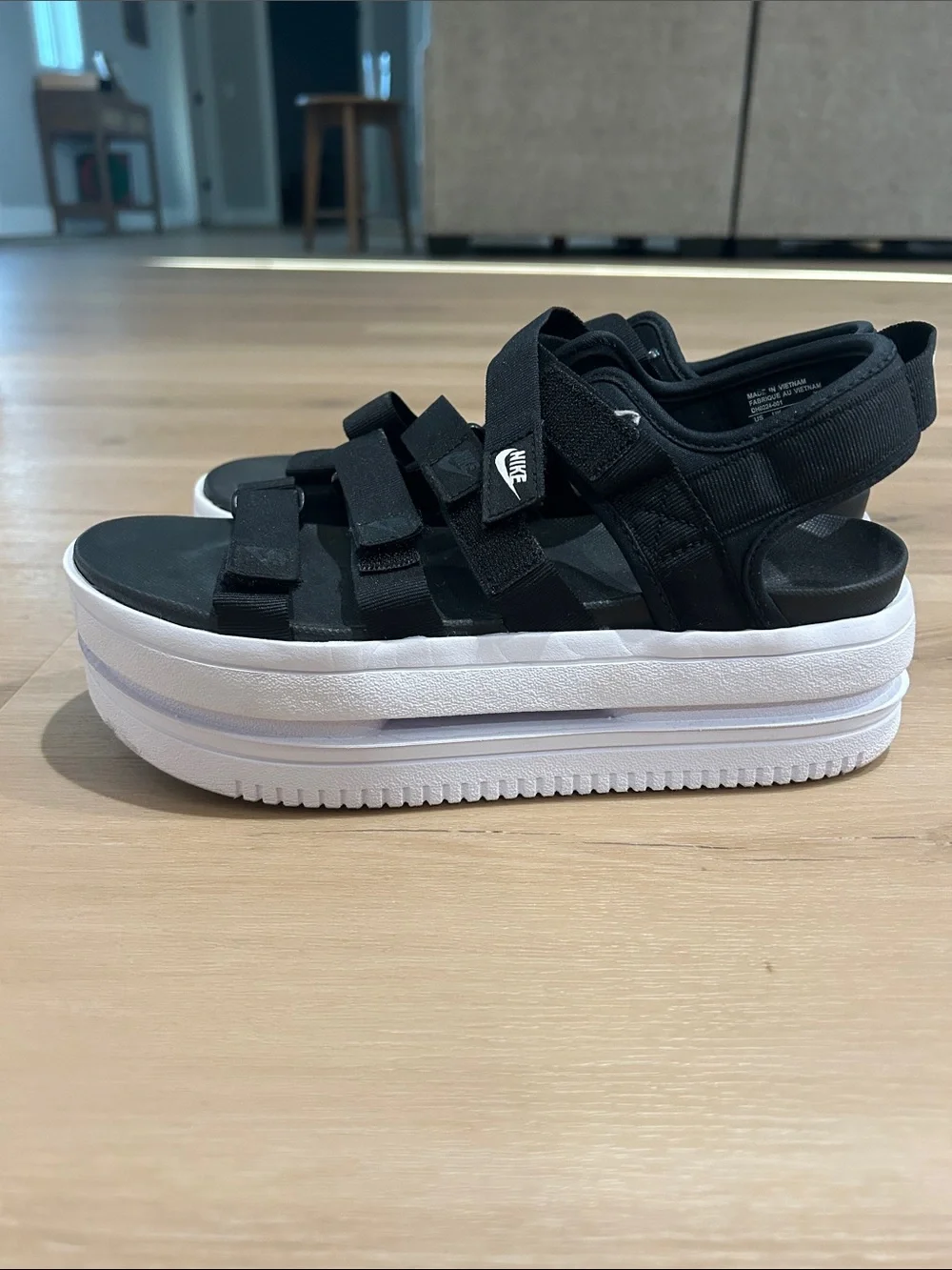 Nike Black and White Women’s Sport Sandals